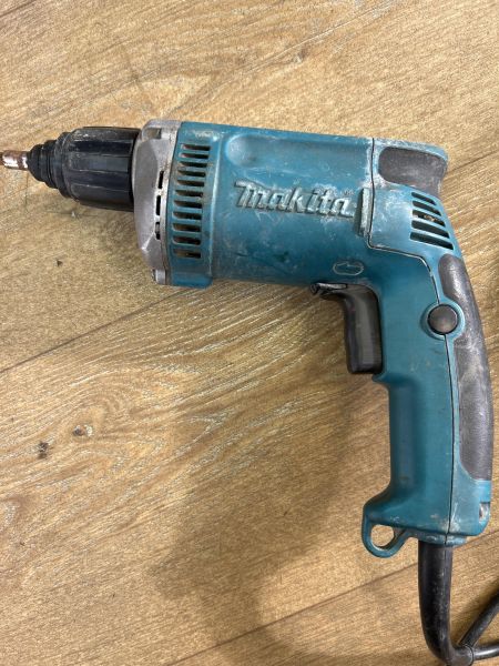 Купить Makita 6825 в Иркутск за 4200 руб.