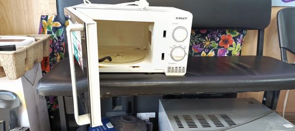 Купить Scarlett SC-MW9020S01M в Иркутск за 2300 руб.