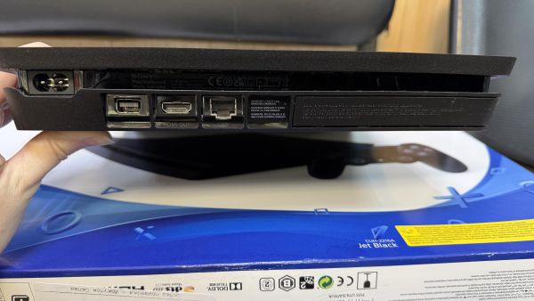 Купить Sony PlayStation 4 Slim 500GB (CUH-2216A) в Иркутск за 17000 руб.