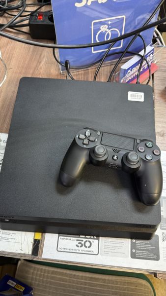 Купить Sony PlayStation 4 Slim 500GB (CUH-2216A) в Иркутск за 17000 руб.