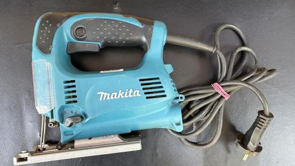 электролобзик Makita 4329 в Иркутск