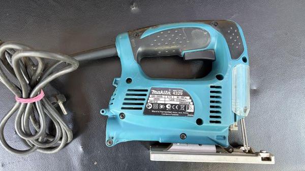электролобзик Makita 4329 в Иркутск