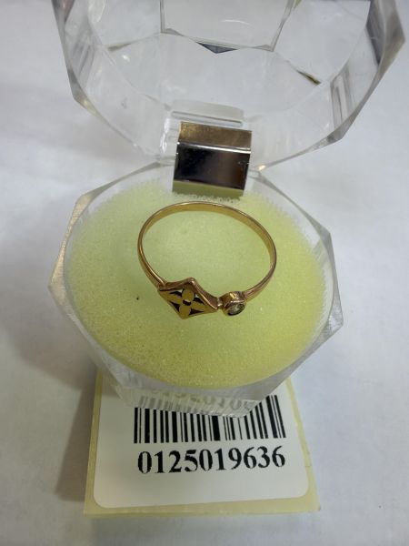 золотые кольца Кольцо золото 585 1,02g, вес изделия 1.05g, размер 18, 01 камень в Иркутск