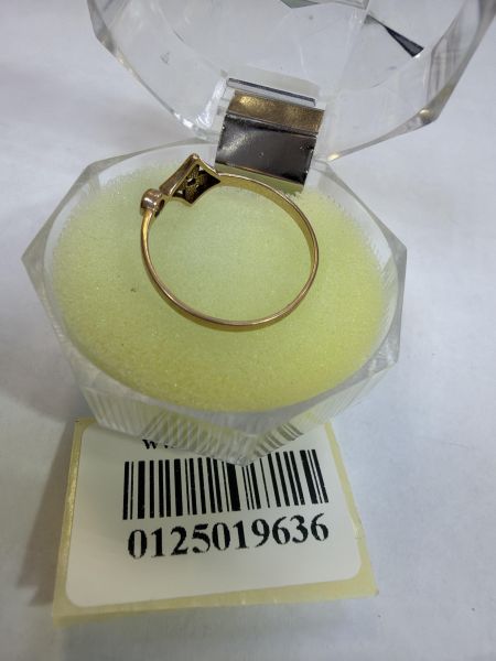 золотые кольца Кольцо золото 585 1,02g, вес изделия 1.05g, размер 18, 01 камень в Иркутск