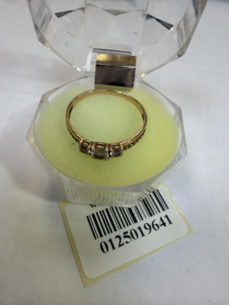 золотые кольца Кольцо золото 585 1,10g, вес изделия 1.46g, размер 19, 17 камней в Иркутск