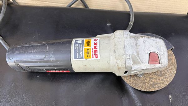 шлифмашина угловая сетевая ЗУБР УШМ-125-950 М3 в Иркутск