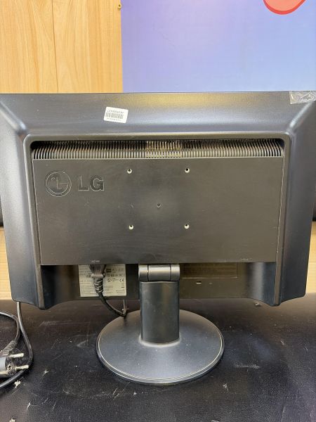 монитор LG Flatron W1934S (W1934S-BN) в Иркутск