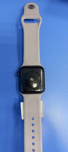 Купить Apple Watch SE 40mm (A2351) с СЗУ в Иркутск за 7599 руб.