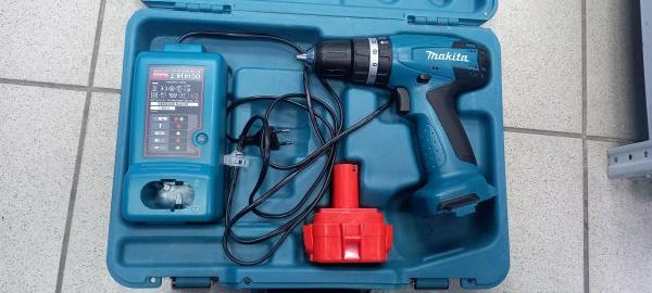 Купить Makita 8271D с СЗУ в Иркутск за 3099 руб.