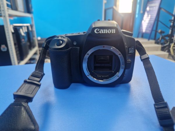 Купить Canon EOS 30D (DS126131) body с СЗУ в Иркутск за 2350 руб.