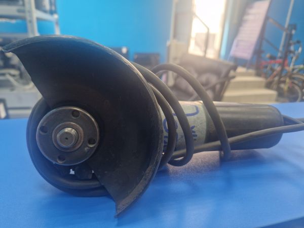 Купить Makita 9555HN в Иркутск за 1900 руб.