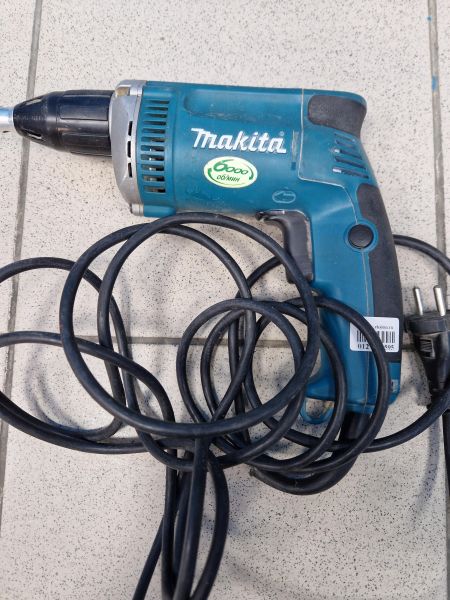 Купить Makita 6825 в Иркутск за 4400 руб.