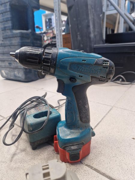 Купить Makita 6271D с СЗУ в Иркутск за 1600 руб.