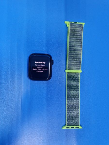 Купить Apple Watch SE 2 40mm (A2722) с СЗУ в Иркутск за 5800 руб.