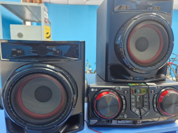 Купить LG XBOOM CJ44 в Иркутск за 10100 руб.