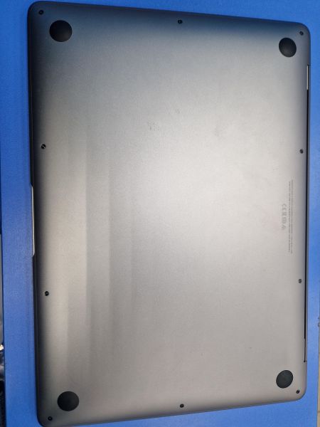 Купить Apple MacBook Air 13 2020 8/256GB (A2337) в Иркутск за 34100 руб.