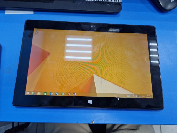 Купить Microsoft Surface RT 64GB (1516) (без SIM) с СЗУ в Иркутск за 2600 руб.