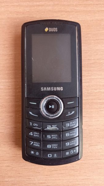 Купить Samsung E2232 Duos, с СЗУ в Хабаровск за 399 руб.