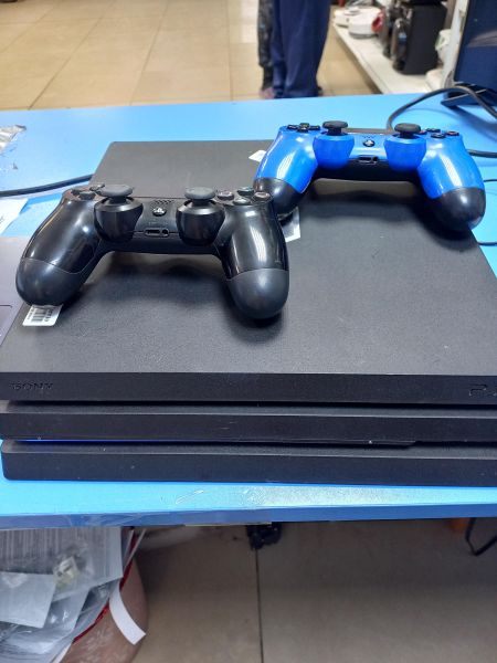 Купить Sony PlayStation 4 Pro 1TB (CUH-7008B) в Чита за 18600 руб.