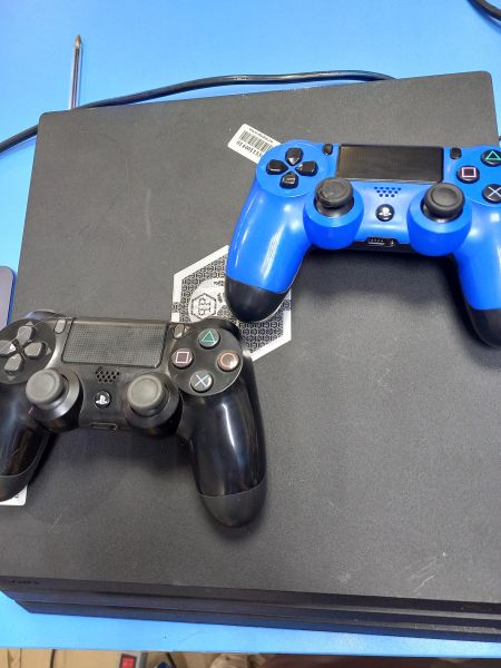 Купить Sony PlayStation 4 Pro 1TB (CUH-7008B) в Чита за 18600 руб.