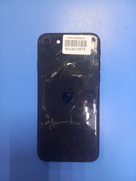 Купить Apple iPhone SE 2nd gen. 2020 64GB в Чита за 6500 руб.