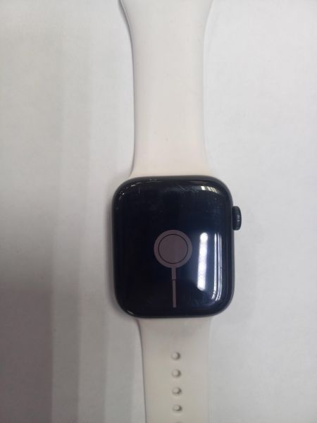 Купить Apple Watch SE 2 44mm (A2723) с СЗУ в Чита за 7700 руб.