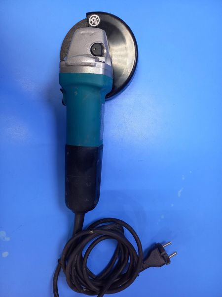 шлифмашина угловая сетевая Makita 9558HNR в Чита
