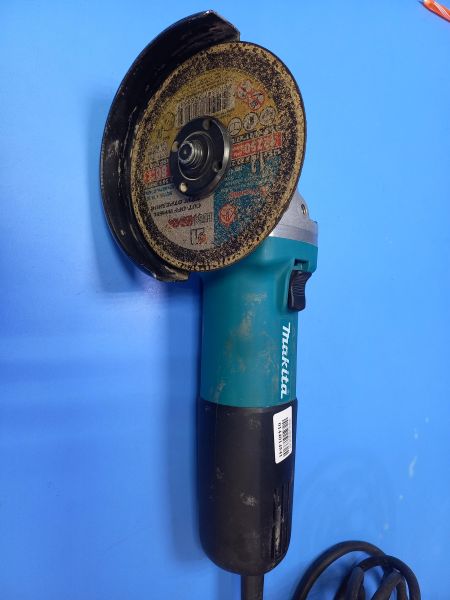 шлифмашина угловая сетевая Makita 9558HNR в Чита