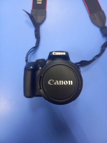 фотоаппарат Canon EOS 1100D (DS126291) Kit с СЗУ в Чита