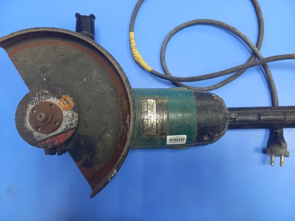 шлифмашина угловая сетевая Makita 9069 в Чита