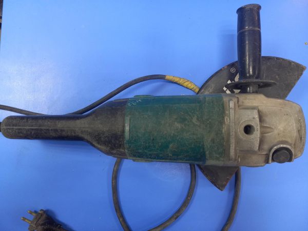 шлифмашина угловая сетевая Makita 9069 в Чита