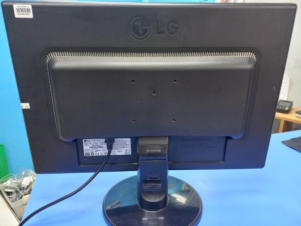 монитор LG W2242S в Чита