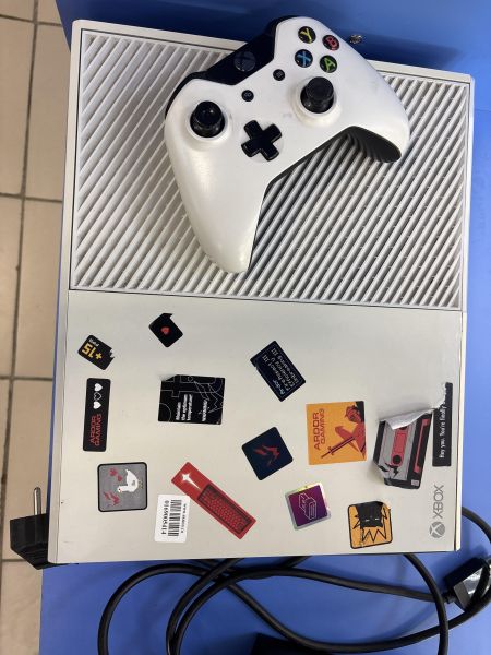 Купить Microsoft Xbox One 500GB (1540) в Томск за 7650 руб.