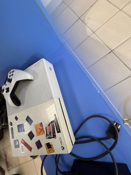Купить Microsoft Xbox One 500GB (1540) в Томск за 7650 руб.