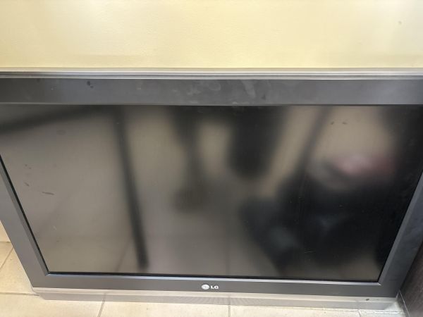 Купить LG 32LC2R в Томск за 3400 руб.