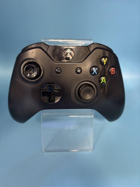 Купить Microsoft Xbox Wireless Controller (1537) в Томск за 3300 руб.