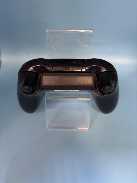 Купить Microsoft Xbox Wireless Controller (1537) в Томск за 3300 руб.