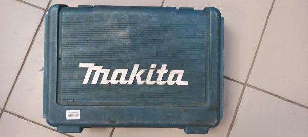 Купить Makita 8281D с СЗУ в Томск за 4100 руб.