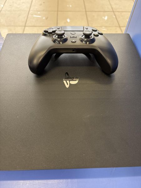 Купить Sony PlayStation 4 Pro 1TB (CUH-7106B) в Томск за 23600 руб.