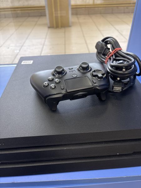 Купить Sony PlayStation 4 Pro 1TB (CUH-7106B) в Томск за 23600 руб.