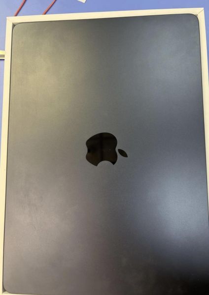 ноутбук Apple MacBook Air 13 2022 8/256GB (A2681) в Томск