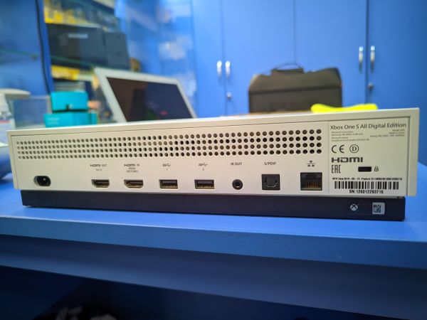 игровая приставка Microsoft Xbox One S 1000GB (1681, без дисковода) в Томск