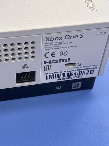 игровая приставка Microsoft Xbox One S 500GB (1681) в Томск