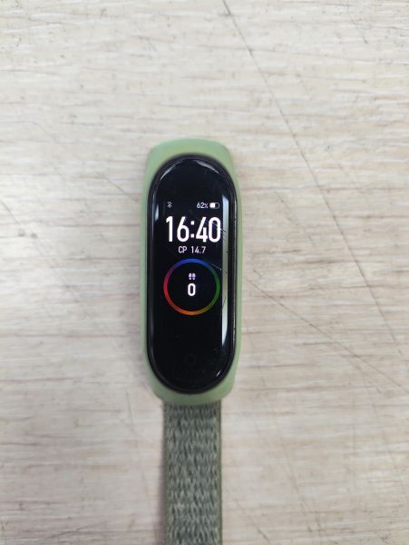 Купить Xiaomi Mi Smart Band 4 (XMSH07HM) с СЗУ в Томск за 350 руб.