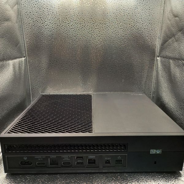 Купить Microsoft Xbox One 500GB (1540) в Томск за 9250 руб.