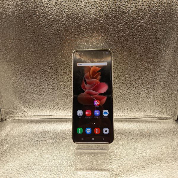 Купить Samsung Galaxy Z Flip 3 5G 8/128GB (F711B) Duos в Томск за 9850 руб.