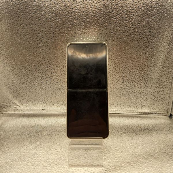 Купить Samsung Galaxy Z Flip 3 5G 8/128GB (F711B) Duos в Томск за 9850 руб.