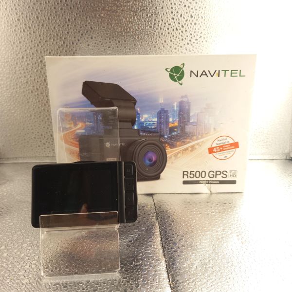 Купить Navitel R500 GPS с СЗУ в Томск за 2200 руб.