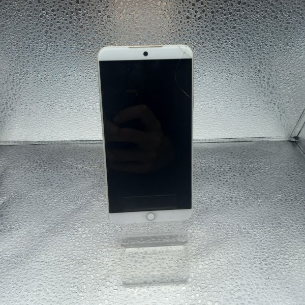 Купить Meizu 15 Lite (M871H) Duos в Томск за 1800 руб.