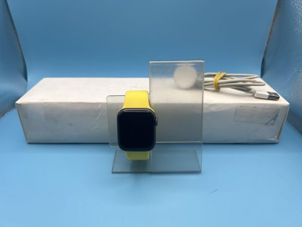 Купить Apple Watch Series 5 40mm (A2092) с СЗУ в Томск за 5400 руб.